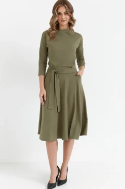 Wiskozowa sukienka rozkloszowana z paskiem – khaki