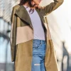 Zamszowy płaszcz wiązany w talii - khaki-beżowy